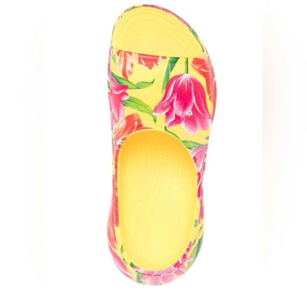 Vibrant and comfortable! Worn once !!! Just like new!